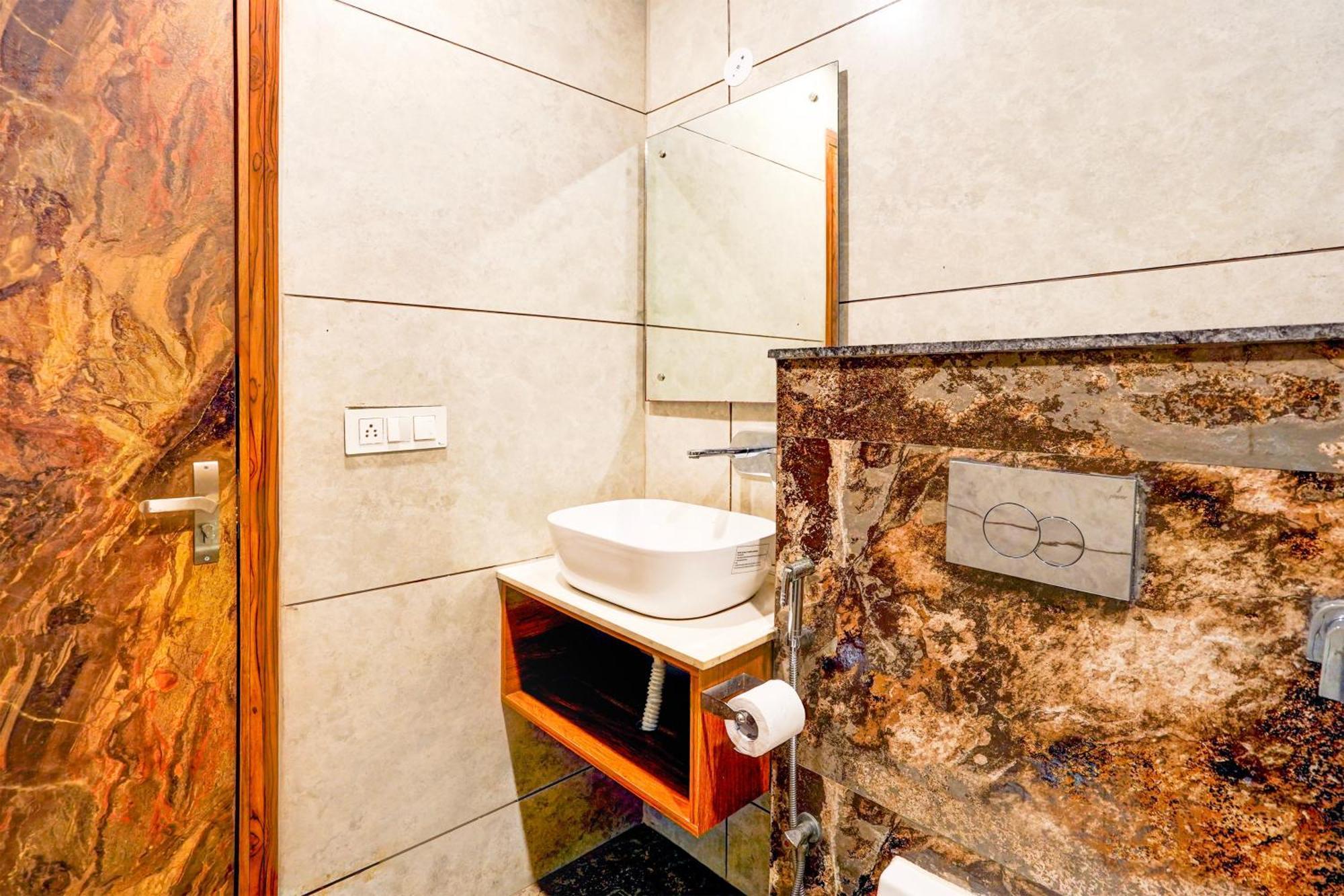 The Frist Collection Hotel Ню Делхи Екстериор снимка